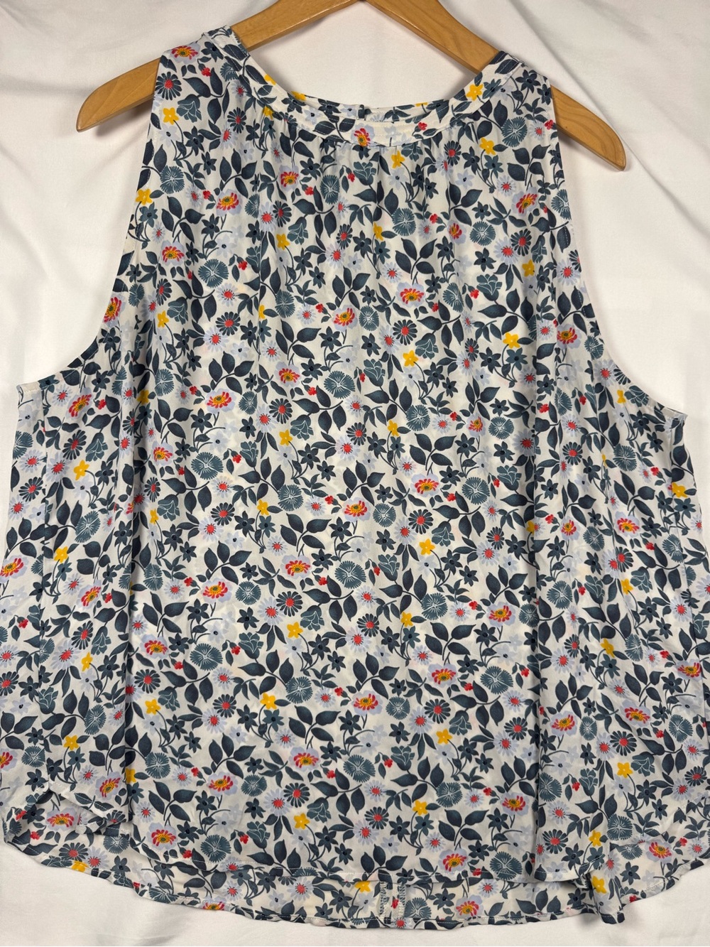 LOFT White Floral Sleeveless Blouse with Navy, Yellow & Red Floral Print SZ XL